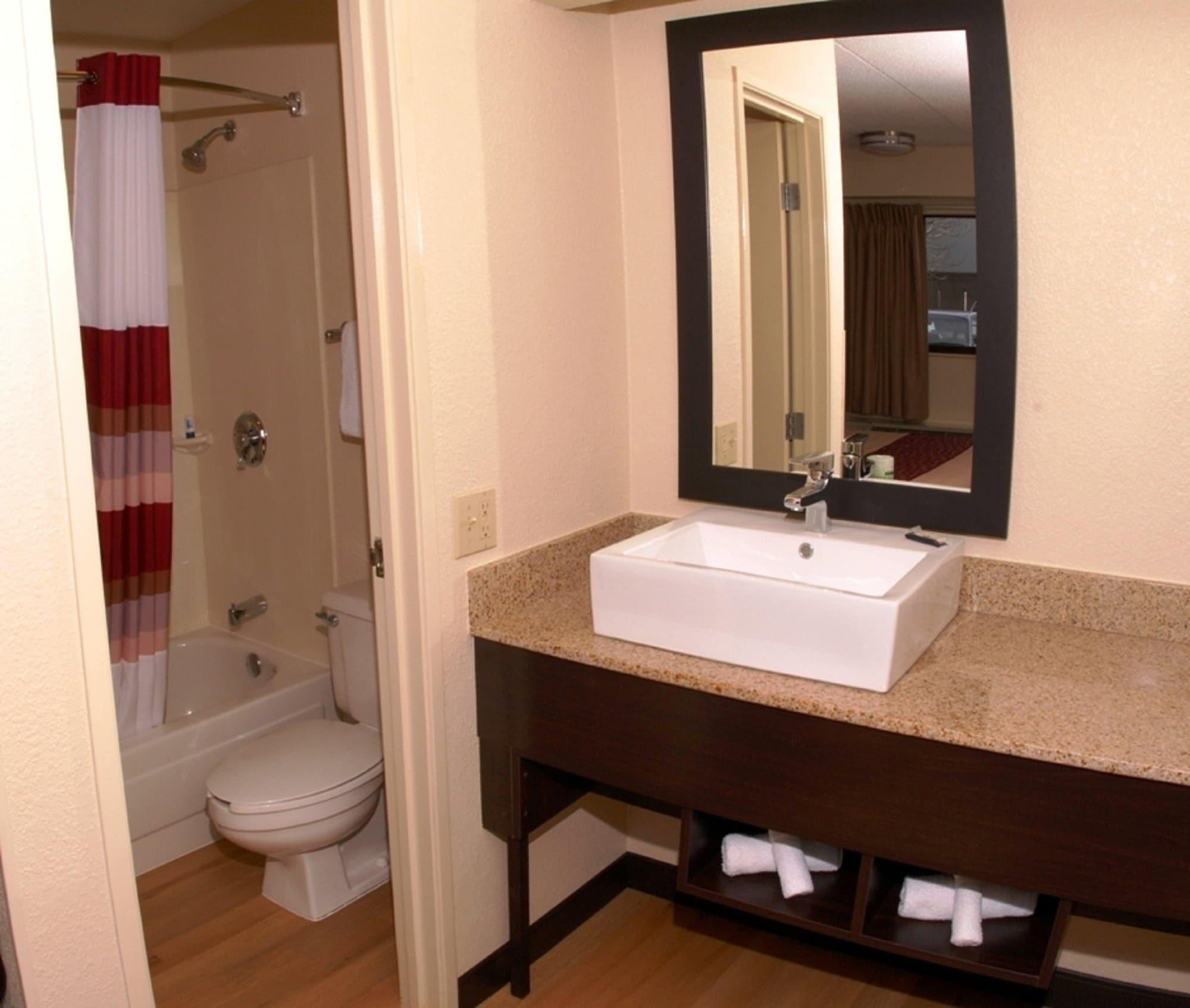 Red Roof Inn Plus+ Philadelphia Airport Essington Exteriör bild