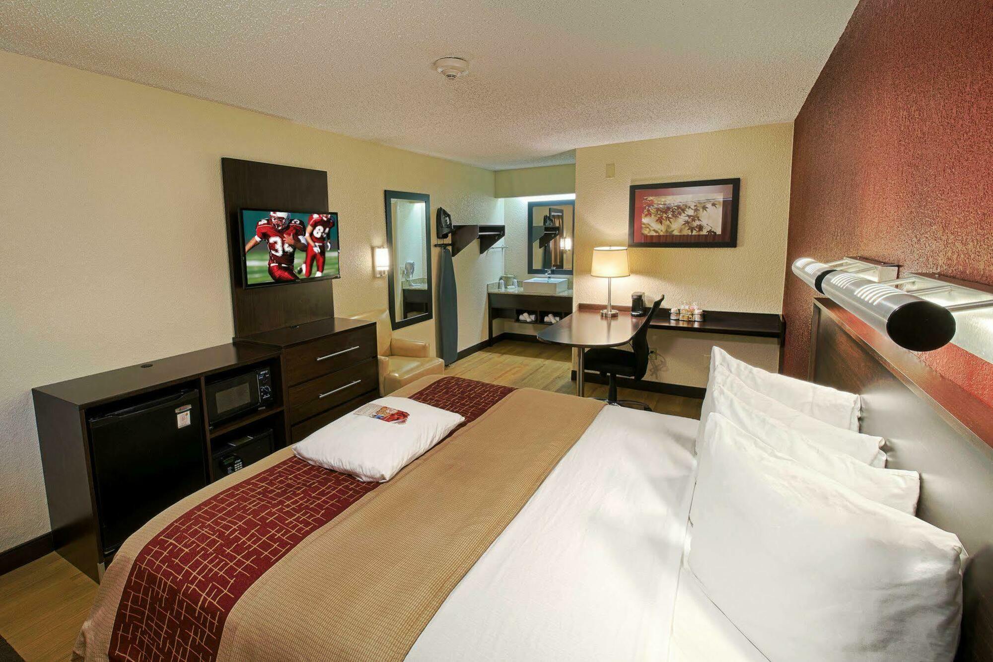 Red Roof Inn Plus+ Philadelphia Airport Essington Exteriör bild